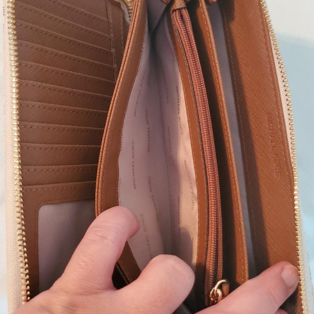 Michael Kors 'Jet Set' Faux Leather Wallet Vanilla - Picture 4 of 4